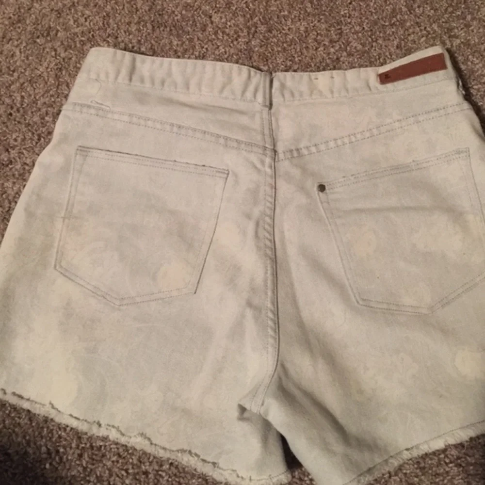 H&M cut off shorts with‎ a lace print design